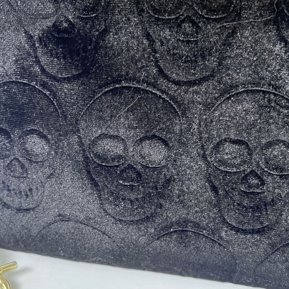 Betsey‎ Johnson Black Velvet Skull Wristlet Clutch Bag Purse - Picture 2 of 6